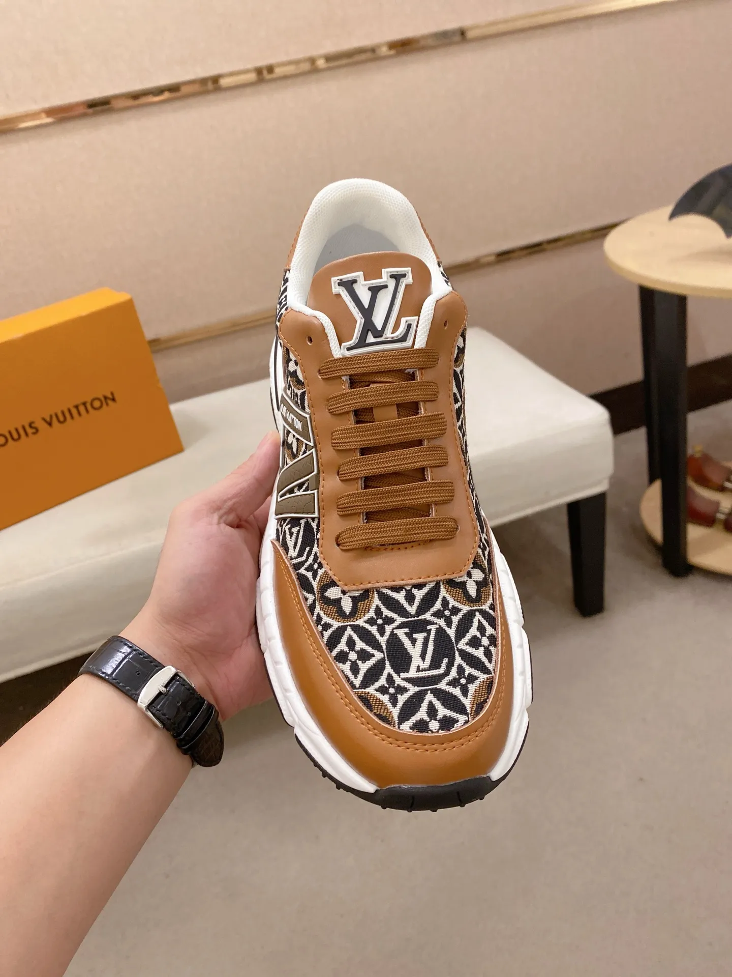 Men's shoes 442💰louis vuitton (Louis Vuitton/lv)🔍🔍The new counters are on sale at the same time. The uppers are imported from Italy. ⃣️Re-engraved🇮🇹💪💪, ⚠Sole: The original sole is specially provided by the original factory, the exclusive movable molded sole is super comfortable, ⚠Original and single goods 🔍high quality, you can enter and leave the counter at will, welcome to compare⚠. Code number: 38-44 (45/customized, non-refundable)